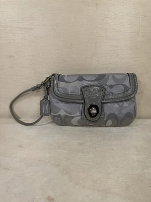 Carteira Coach Legacy Signature cinza lona couro acabamento aba pulseira moeda LIMPA - Imagem 1 de 4