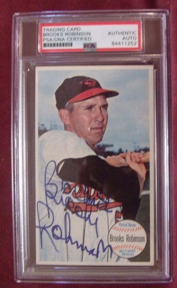 BROOKS ROBINSON TRADING CARD HAND SIGNED AUTO SIGNATURE SLABBED PSA/DNA - Image 1 of 1