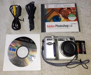 Nikon Coolpix 880 digital camera 3MP With Accessories - Picture 1 of 3
