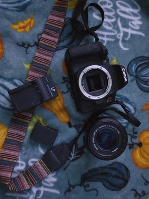 Canon EOS Rebel T6i DSLR Camera Bundle - Image 1 of 4