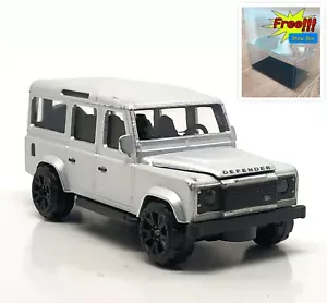 Majorette Land Rover Defender 110 Argento Opaco 1:60 (3") Nessun Pacchetto - Foto 1 di 8