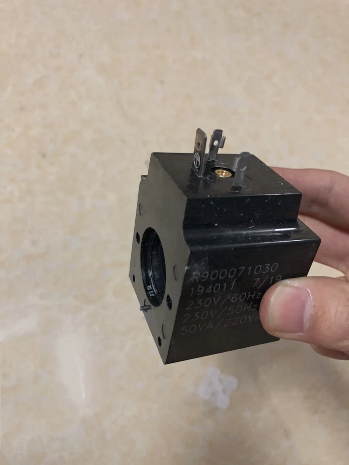 Rexroth soleoid valve coil R900071030 free shipping - Image 1 of 1