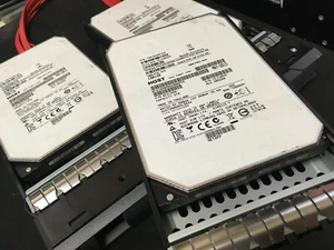 *LOT OF 5* NETAPP 6TB 7.2K 12G3.5" AF SAS X316 HARIH06TA07 *520 FORMAT W/TRAYS - Afbeelding 1 van 6
