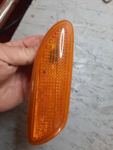 2001 - 2007 MERCEDES BENZ C280 OEM FRONT RIGHT SIDE MARKER LIGHT 2038200421 - Picture 1 of 2