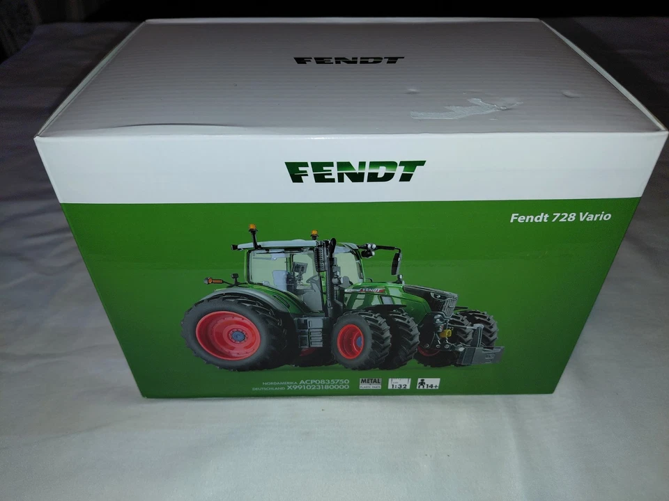 Wiking Fendt 728 Vario 1:32 Scale Model Tractor, ACP0835750- New In Box - Image 1 of 4