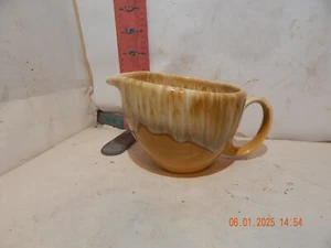 Made in USA Pioneer Drip creamer - Yellowish color , not branded - Imagen 1 de 3