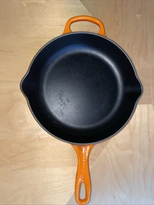 Le Creuset Flame Orange Cast Iron Non Stick 10" Skillet Double Pour Handles #26 - Picture 1 of 9