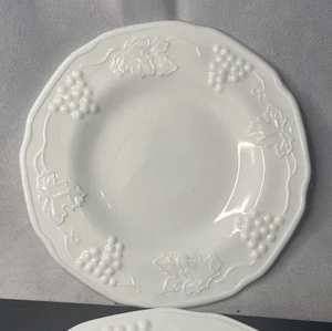 Vtg Indiana Colony Harvest Milk Glass Grape 6" Bread & Butter Plate 5pc Set - Picture 1 of 8