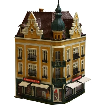 Diorama H0/1:87 Faller Gebäude Stadthaus Altstadthaus Apotheke begrünt patiniert - Bild 1 von 4