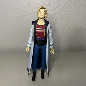 Doctor Who THE 13TH THIRTEENTH Actionfigur 5,5" #A2 06070-201119 - VIA ROTES SHIRT - Bild 1 von 6