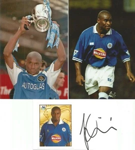 LEICESTER/CHELSEA: FRANK SINCLAIR SIGNED 3x5 WHITECARD+2 UNSIGNIERTE FOTOS+COA - Bild 1 von 1