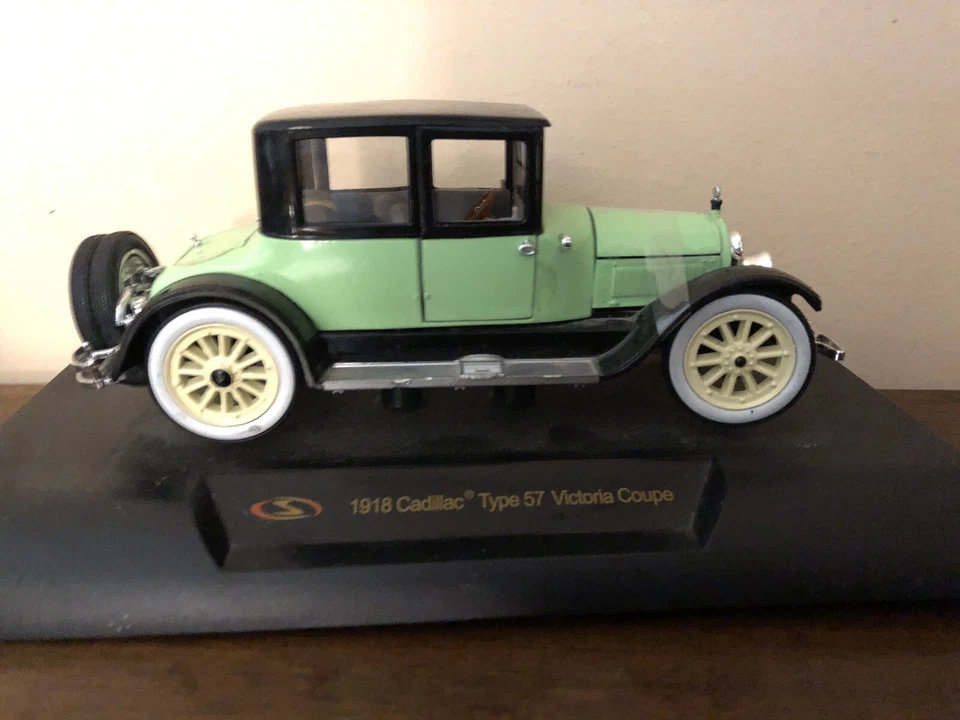 Modellino Auto 1918 Cadillac Type 57 Victoria Coupe Signature Scala 1:32 S019. - Immagine 1 di 1