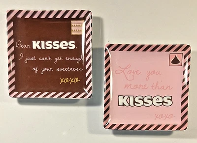 Pratos quadrados de doces de cerâmica vintage Hershey's Kisses chocolate e rosa 5 polegadas muito bom estado! - Imagem 1 de 4
