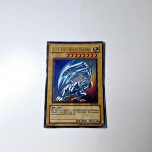 Blue-Eyes White Dragon SDK-E001 Ultra Rare 1st Edition Heavy Play Yugioh - Picture 1 of 7