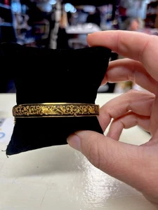 Vintage Gold Tone Hinged Bangle Bracelet Floral Etched Black Enamel Chain - Picture 1 of 4