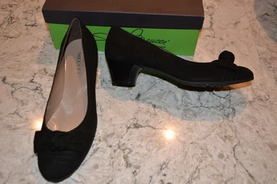 Zapatos de tacón bajo de gamuza negros para mujer Sesto Meucci con lazo, punta redonda, talla 9,5 M, nuevo en caja Foto 1 de 4