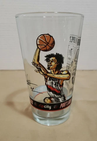 Portland Trail Blazers Pint Drinking Glass Glass ROBIN LOPEZ 2013-2014 EUC Cover