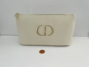 Bolsa de maquillaje DIOR Beauty dorada bolsa de cosméticos textura de gamuza - Imagen 1 de 6