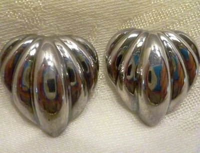 Par de BRINCOS INCHADOS VINTAGE MCM femininos prata 925 CORAÇÃO RECORTADO tamanho grande - Imagem 1 de 4