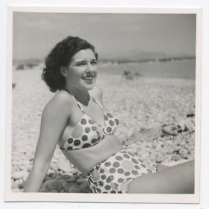 Snapshot Photographie vintage Femme maillot bain motif pois plage  SB307
