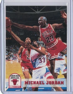 1993-94 NBA Hoops - Michael Jordan #28 - Picture 1 of 2
