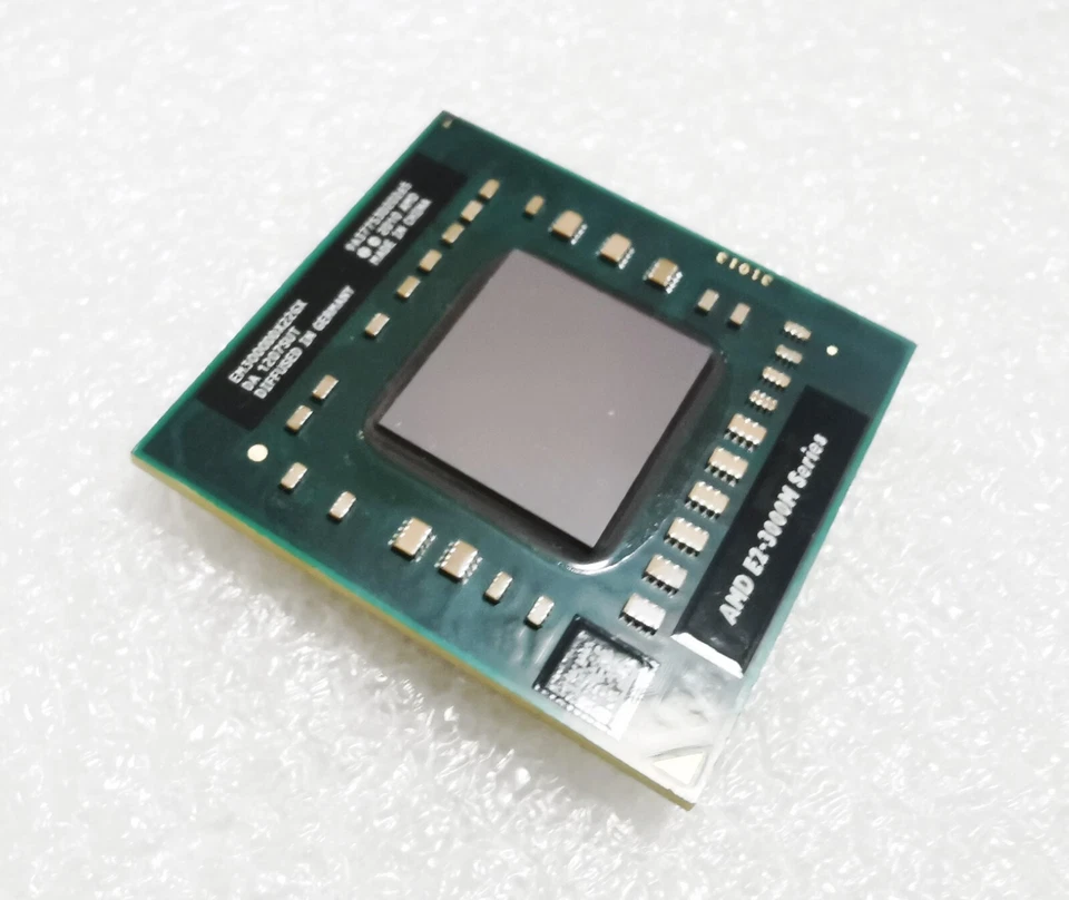 AMD E2-3000M 1.8GHz Socket FS1 1333MHz Laptop EM3000DDX22GX - Image 1 of 3