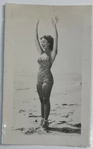 Vintage 1940’s Press Photograph Mitzie Gaynor B&W Photo 2 1/2” X 4 1/8” - Picture 1 of 2