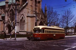 *Orig Train Slide TORONTO CANADA TTC PCC UNIT 4355 KING & CHURCH ST 1974 #5974 - Bild 1 von 1