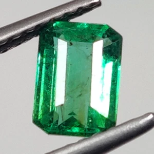 0.74 CT - Natural Emerald top Luster Octagon Shape Zambian - 7589 - Picture 1 of 2
