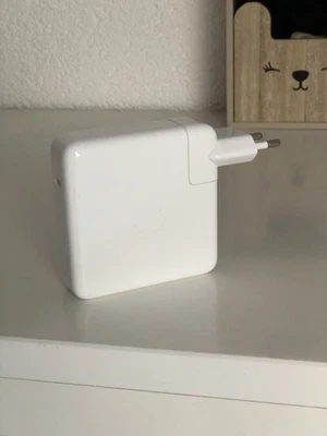 Apple 96W Model A2166 USB-C Power Adapter Ladegerät Netzteil Weiß Original - Bild 1 von 4