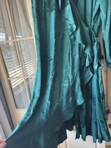 Studio 8 By Phase Eight Wrap Dress Size20 In a beautiful green satin like fabric - Picture 1 of 4