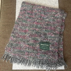 Mucros Weavers Workshop Boucle Wollschal Killarney Irland in grün mit Fransen - Bild 1 von 4