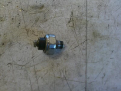 Sensor de presión de aceite del motor Honda Interceptor 750 VFR750F 1994-97 Foto 1 de 4