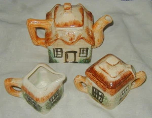 VINTAGE CERAMIC HAND PAINTED HOUSE TEAPOT, CREAMER, SUGAR, COTTAGE WARE, JAPAN - Picture 1 of 8
