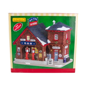 Gasolinera Lemax Big Pine Porcelana Invierno Village Modelo Edificio 75205 - Imagen 1 de 10