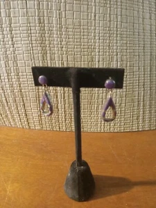 Pendientes colgantes lágrimas esterlinas con esmalte púrpura e iridiscente Filipinas - Imagen 1 de 9