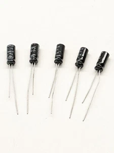 15 Stk. Kondensator 4,7uF/40V 85° Radial Elektrolyt - Bild 1 von 2