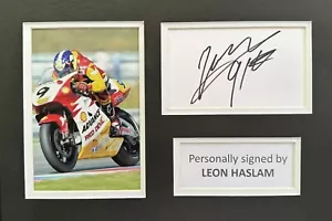 LEON HASLAM HAND SIGNED WHITE CARD IN A4 MOTORCYCLE MOUNT DISPLAY - Picture 1 of 1