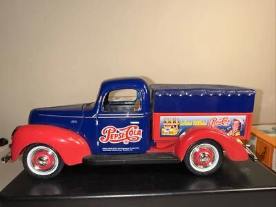 Rueda Dorada - Camión Pepsi-Cola Die Cast Coin Bank Camión de reparto. Foto 1 de 4