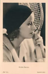 VINTAGE Metro Goldwyn Mayer Greta Garbo Tennis Racquet in The Kiss POSTCARD - Bild 1 von 2