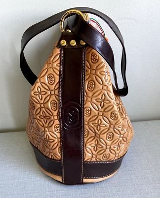 NUEVO CON ETIQUETAS~MARINO ORLANDI~BOLSO DE MANO/TOTE/ESLINGA/MOCHILA MARRÓN ~ Cuero Italia-XL Repujado Foto 1 de 4