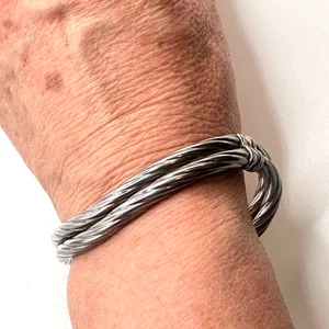 Twisted bangle 925 sterling silver 22.5g hinged bracelet 21cm costume jewellery - Picture 1 of 10
