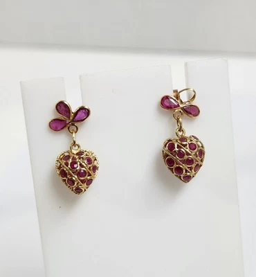 Aretes colgantes de oro macizo de 18k con corazones hinchados y rubí natural Foto 1 de 4