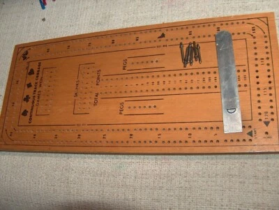 Wood 2 lane Continuous Track Cribbage Board -  6 metal pegs c18 - Image 1 of 4