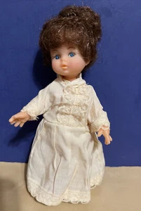 "Pequeña muñeca vintage de plástico vinilo plástico 6,5"" vestida" - Imagen 1 de 12