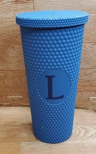 Modern Expressions Monogramm "L" blau Becher 20oz Nieten strukturiert ohne Strohhalm - Bild 1 von 5