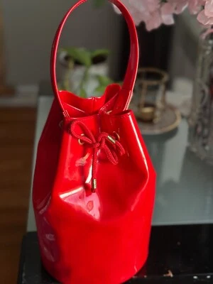 BOLSO DE MANO MOSCHINO BUCKET USADO HECHO EN ITALIA POR REDWALL COLOR ROJO PVC CHAROL Foto 1 de 4