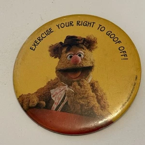 Exercise Your Right To Goof Off! Fozzie Bear Muppet Hallmark Pinback Button 1980 - Picture 1 of 4