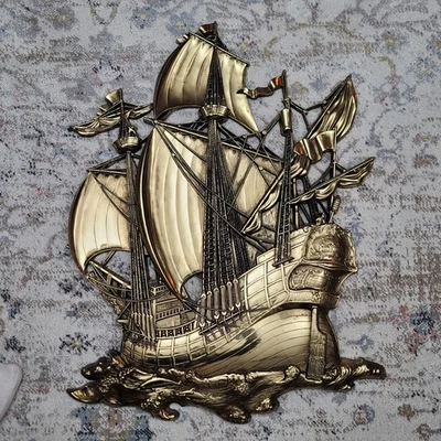 复古 1958 年 HOMCO #3663 金色大型帆船航海沿海壁挂 — 第 1/4 张图片