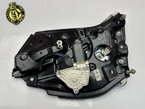 Mercedes C E Cabrio 2017-2023 - regulador de ventana cuarto trasero derecho con motor OEM - Imagen 1 de 8